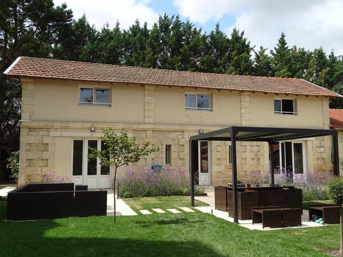 Villa Entiere Du Chateau Lacroix De Civrac 3 Ch, 3 Sdb, Piscine Xxl,Sauna, 4 Etoiles,7 Pers Eksteriør billede