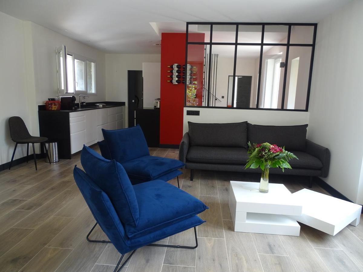 Villa Entiere Du Chateau Lacroix De Civrac 3 Ch, 3 Sdb, Piscine Xxl,Sauna, 4 Etoiles,7 Pers Eksteriør billede