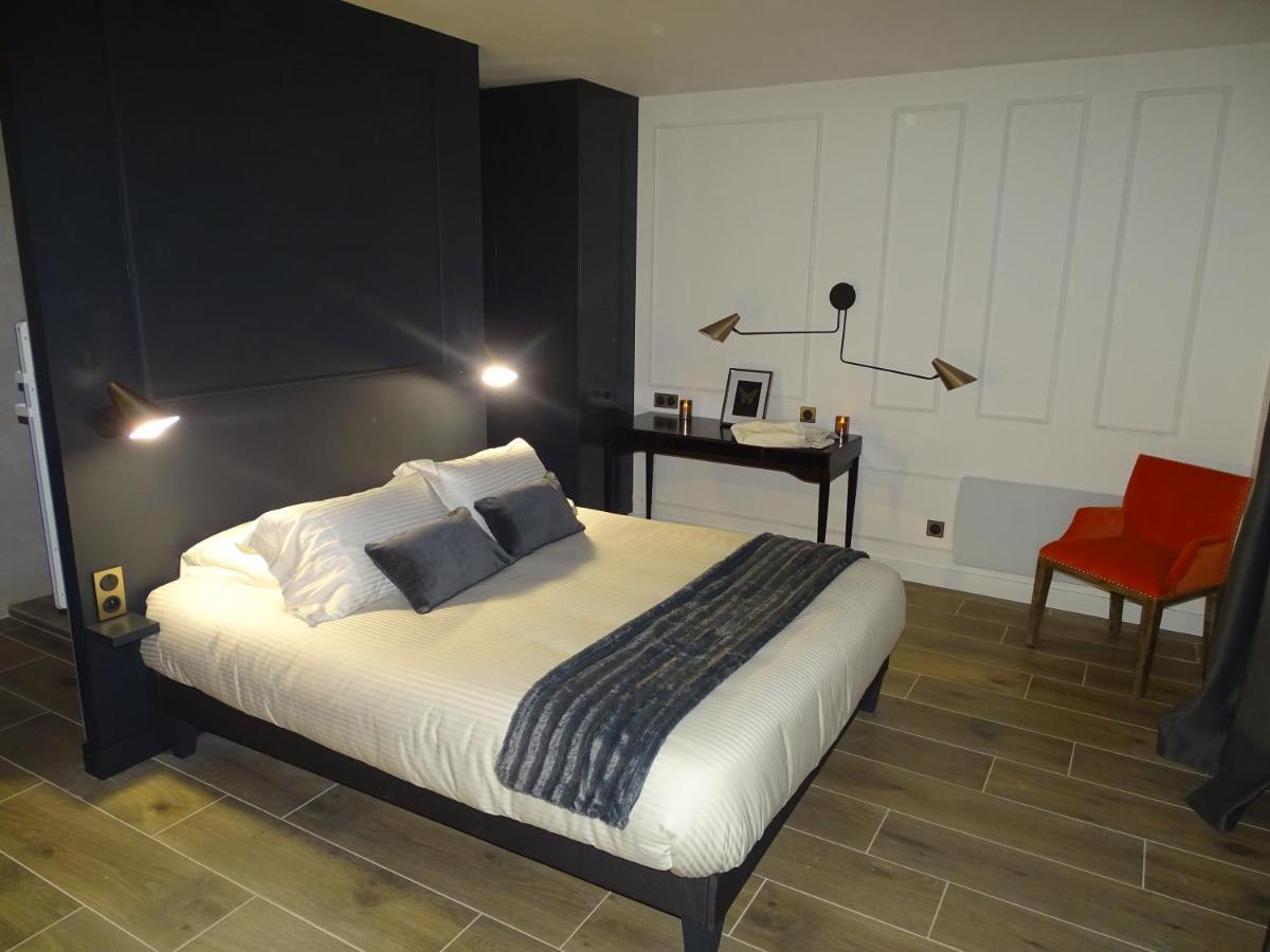 Villa Entiere Du Chateau Lacroix De Civrac 3 Ch, 3 Sdb, Piscine Xxl,Sauna, 4 Etoiles,7 Pers Eksteriør billede