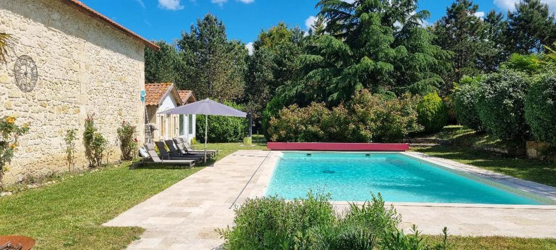Villa Entiere Du Chateau Lacroix De Civrac 3 Ch, 3 Sdb, Piscine Xxl,Sauna, 4 Etoiles,7 Pers Eksteriør billede