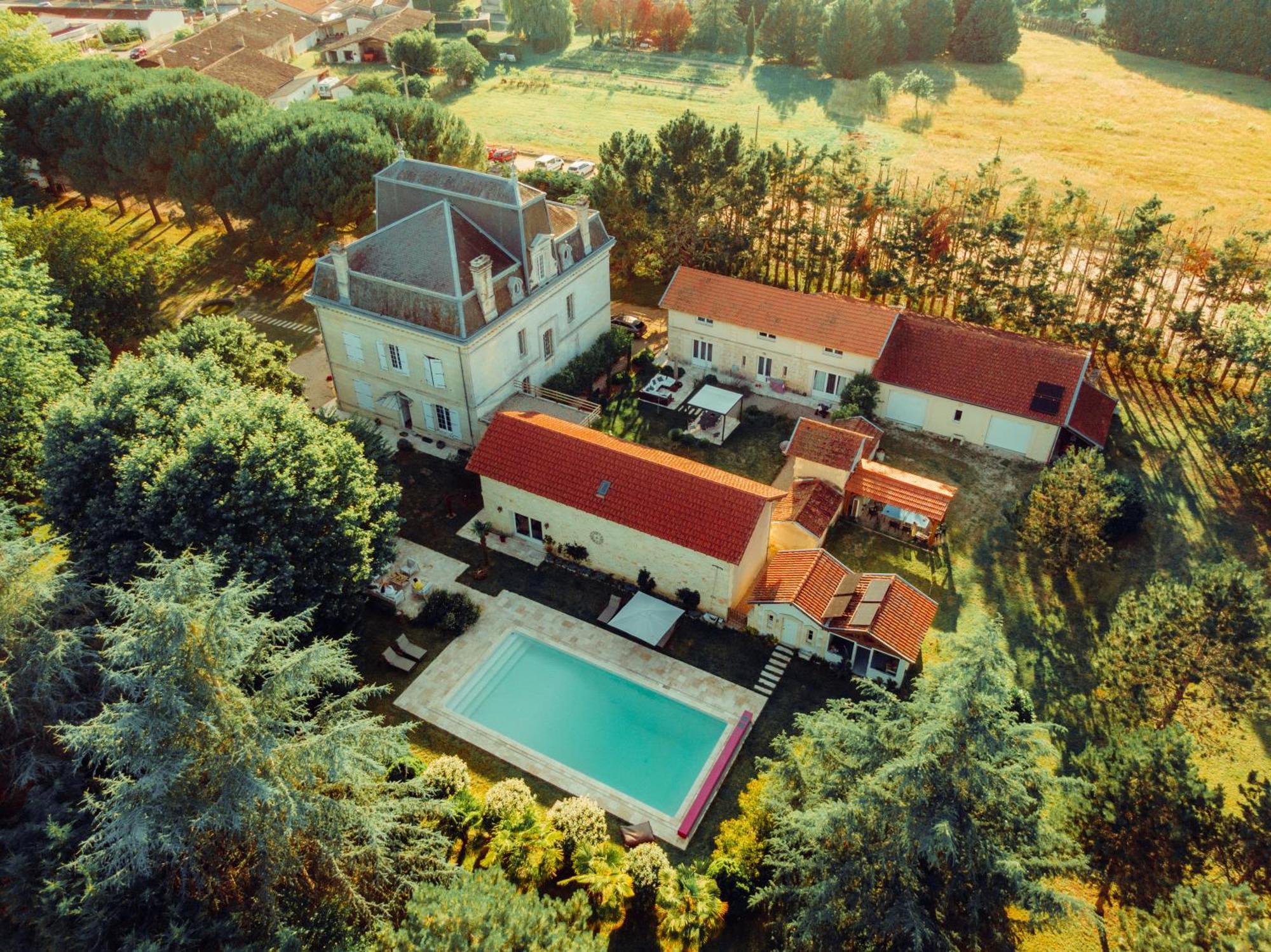 Villa Entiere Du Chateau Lacroix De Civrac 3 Ch, 3 Sdb, Piscine Xxl,Sauna, 4 Etoiles,7 Pers Eksteriør billede