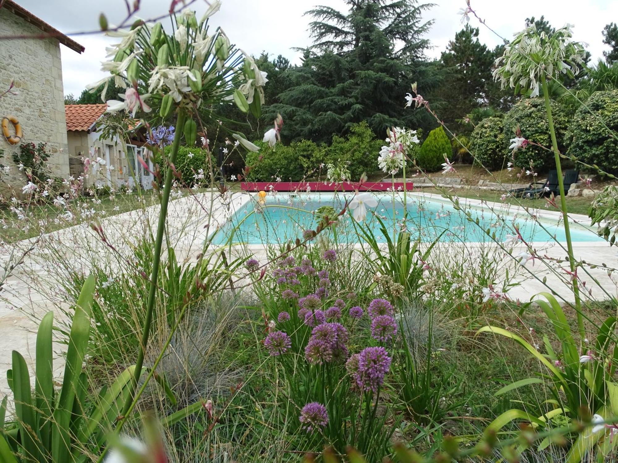 Villa Entiere Du Chateau Lacroix De Civrac 3 Ch, 3 Sdb, Piscine Xxl,Sauna, 4 Etoiles,7 Pers Eksteriør billede