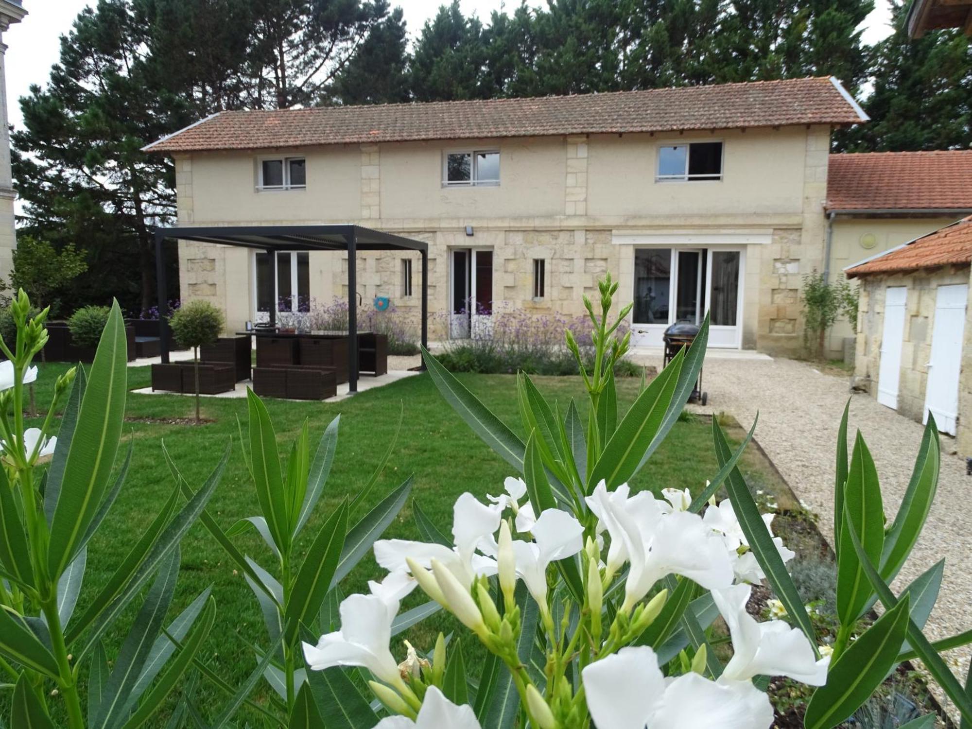Villa Entiere Du Chateau Lacroix De Civrac 3 Ch, 3 Sdb, Piscine Xxl,Sauna, 4 Etoiles,7 Pers Eksteriør billede